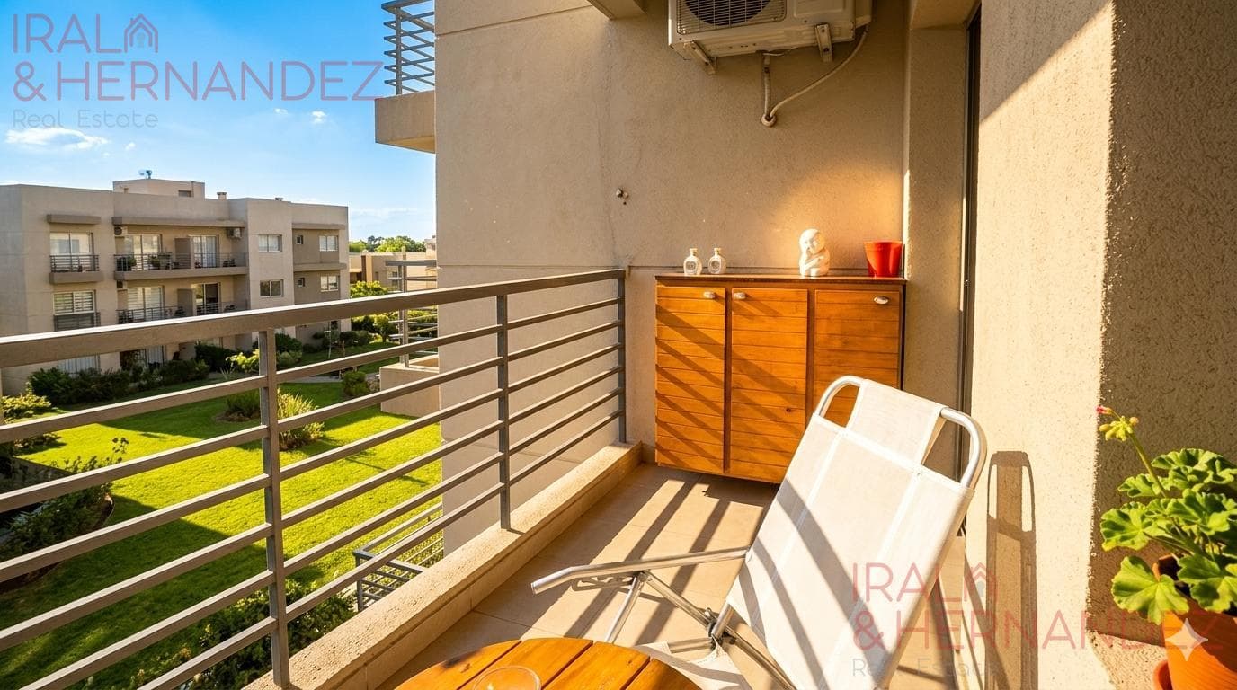 Spacious studio apartment for sale in Villa Urquiza with a garage