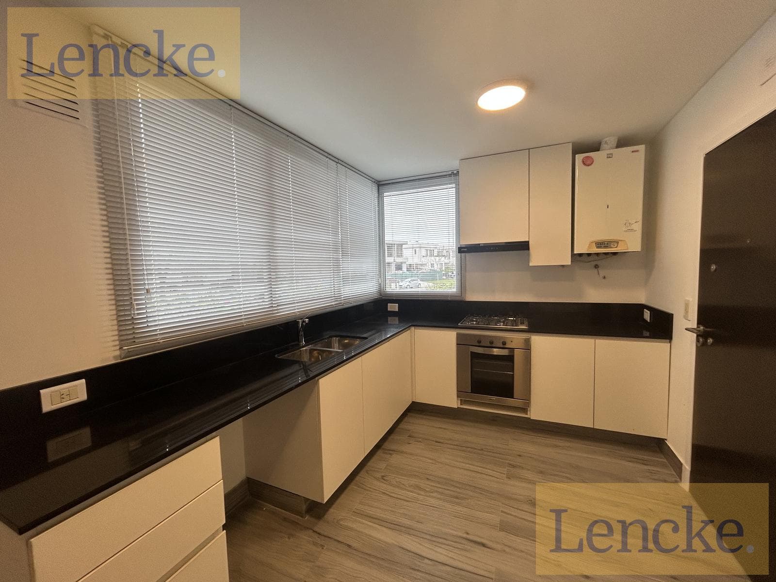 Albanueva: 3-bedroom apartment for rent with a 160 m2 garden and unique views!