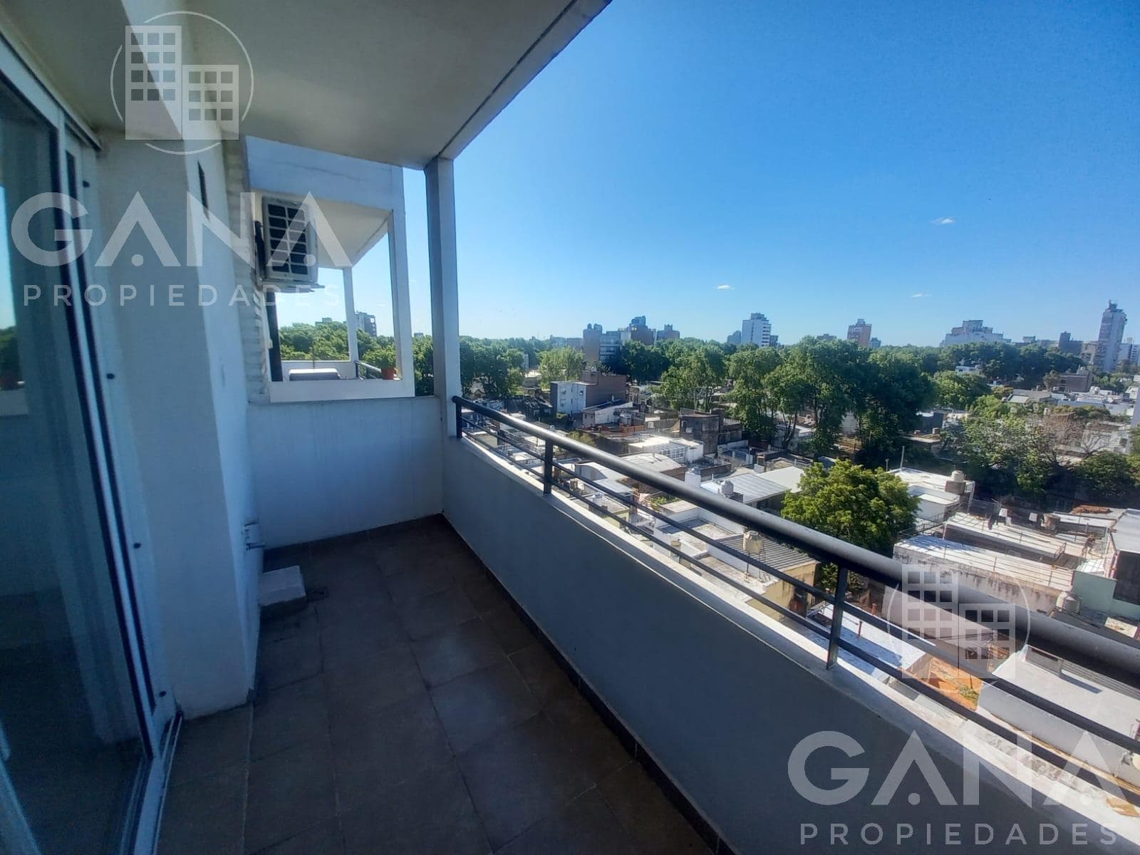 Apartment for sale in the Echesortu neighborhood: 1 bedroom with a front balcony