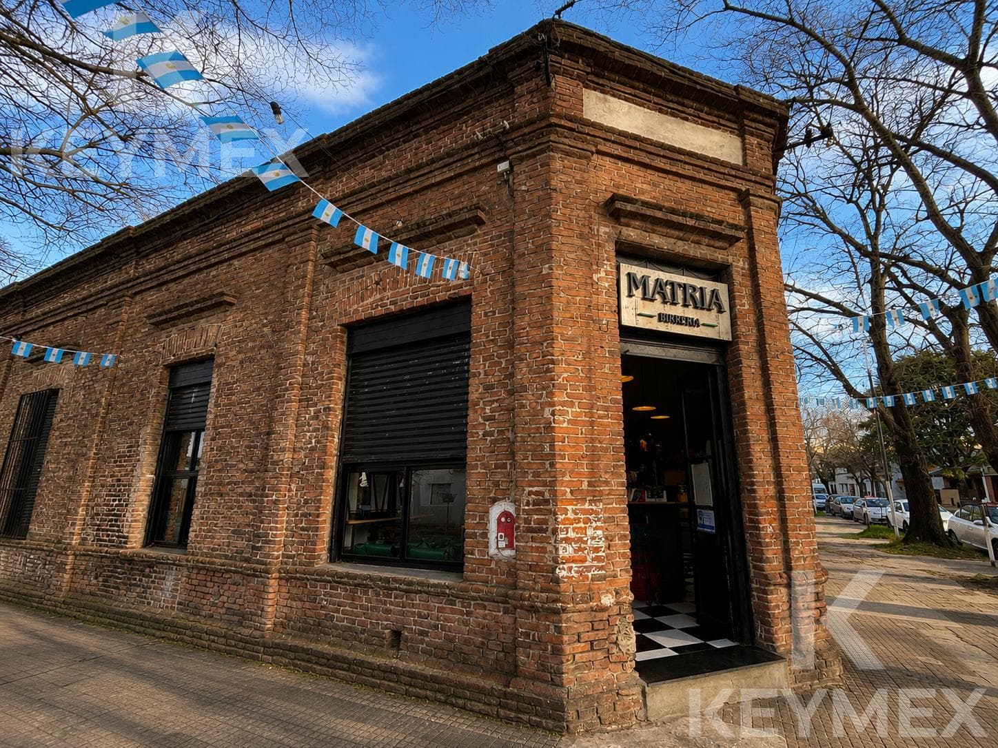 Venta local comercial - Parque Castelli 65 y 22
