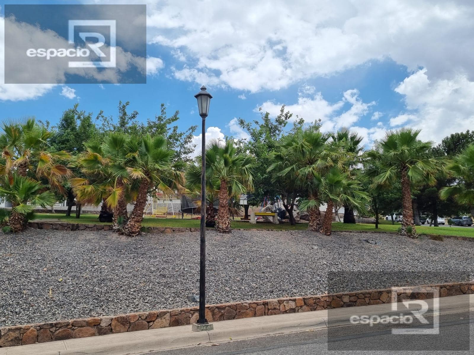 CASA EN VENTA EN VALLE DEL ÁNGEL FRENTE A PARQUE CON RECAMARA EN PLANTA BAJA