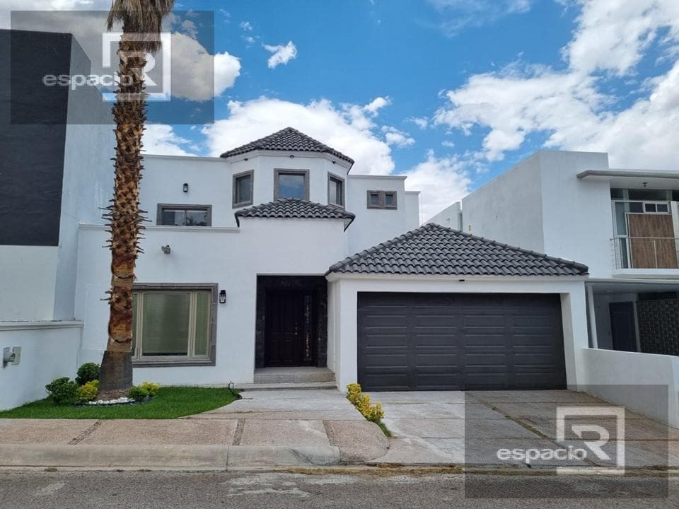 CASA EN VENTA EN VALLE DEL ÁNGEL FRENTE A PARQUE CON RECAMARA EN PLANTA BAJA