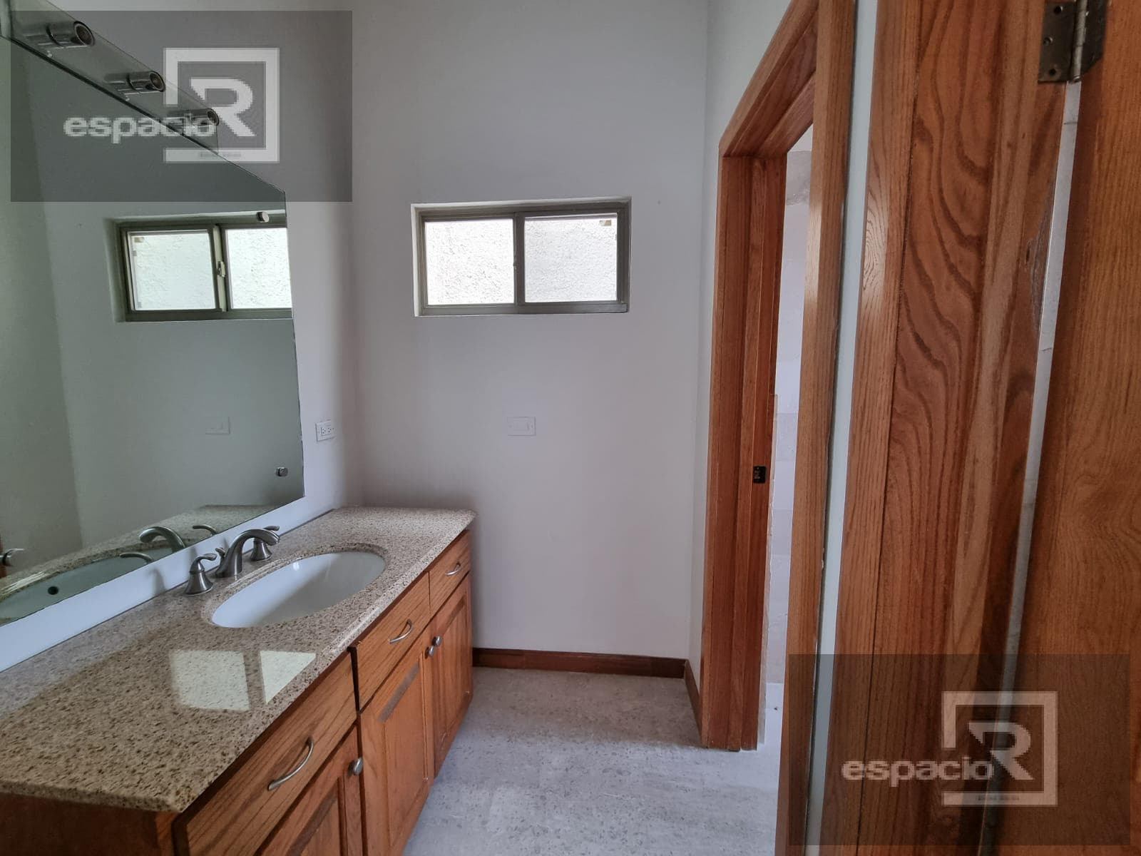CASA EN VENTA EN VALLE DEL ÁNGEL FRENTE A PARQUE CON RECAMARA EN PLANTA BAJA