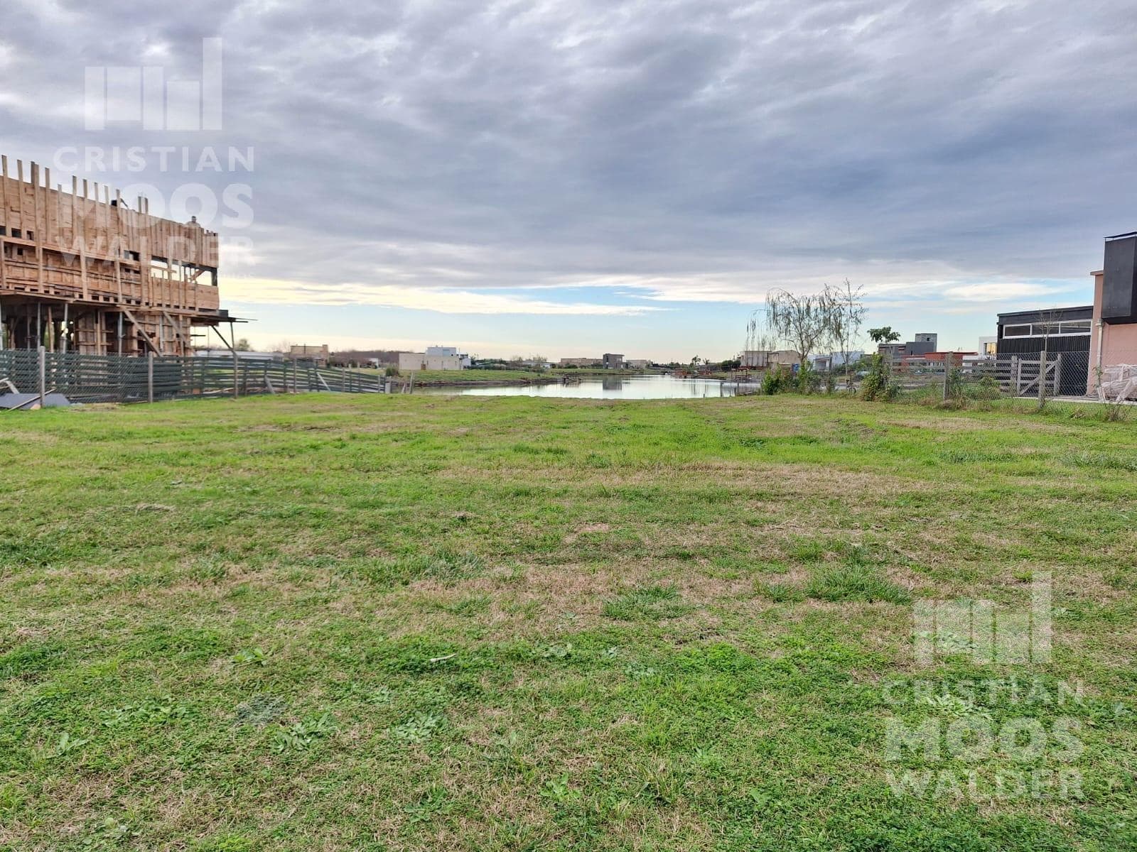 Land for Sale, Title Deed Available - San Sebastián