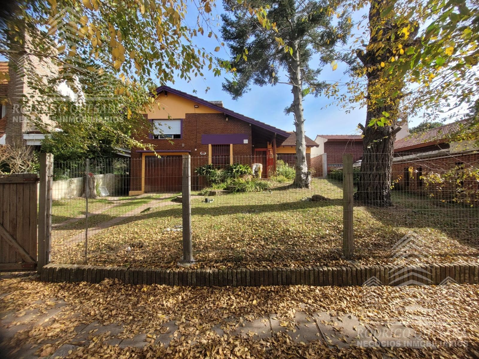 HOUSE IN A RESIDENTIAL NEIGHBORHOOD (SAN RAFAEL), MAR DE AJO