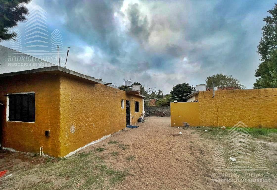 Terreno C/ 3 Departamentos y Gas Natural conectado!!!