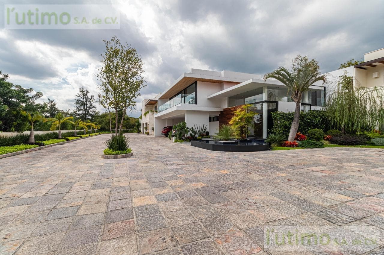 HOUSE WITH A POOL IN THE NORTHERN PART OF CUERNAVACA