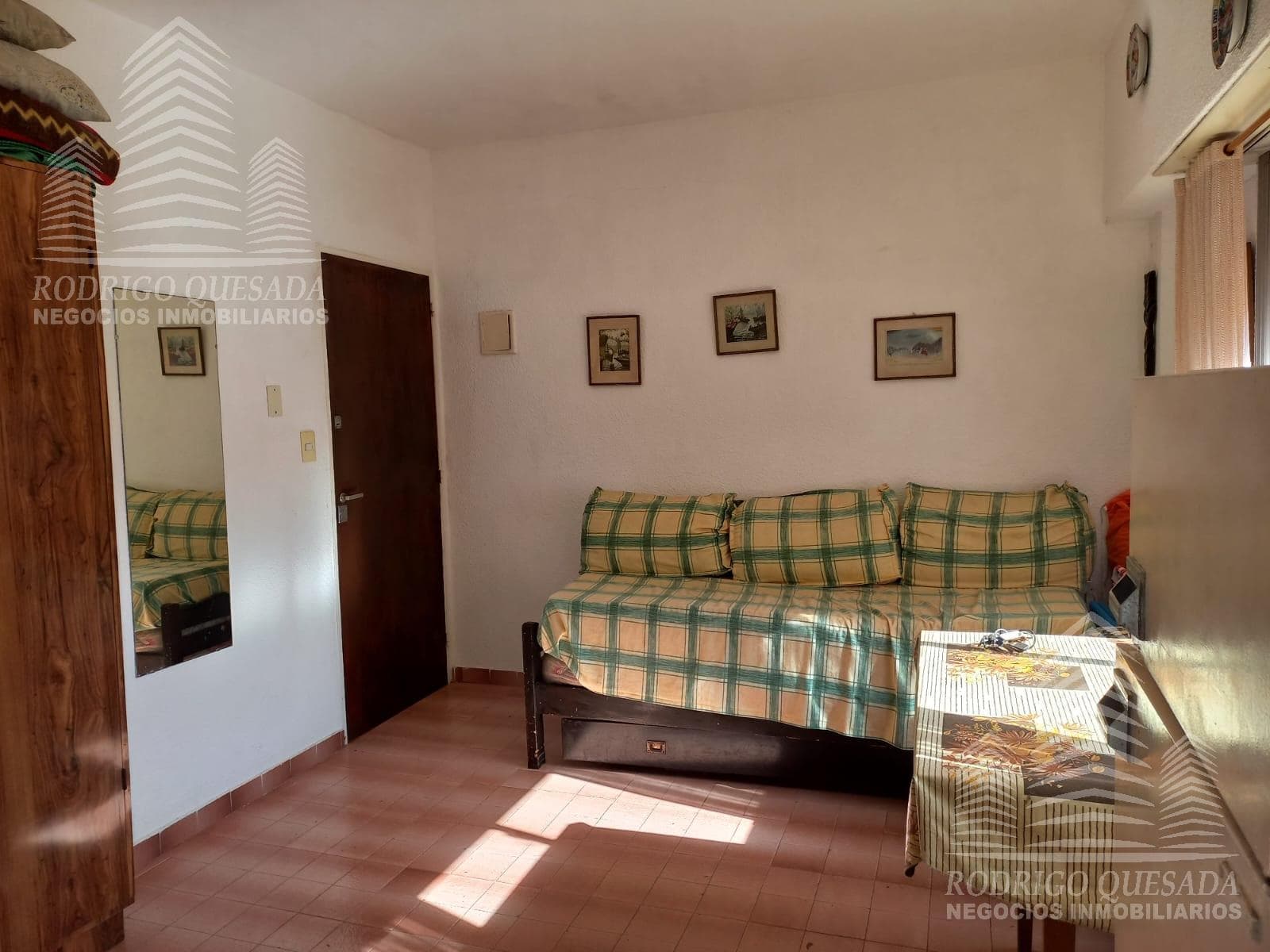 Studio apartment in a great location, with natural gas!!