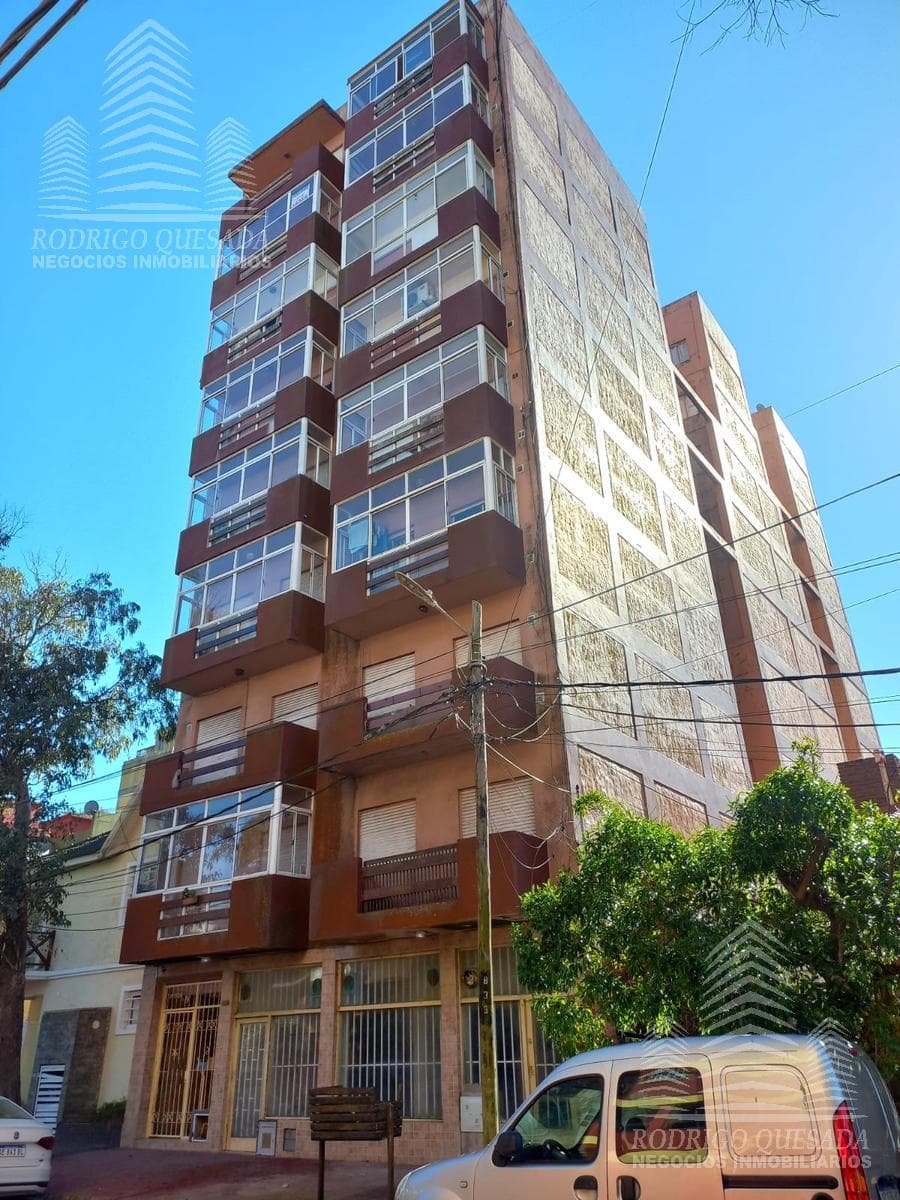 Studio apartment in a great location, with natural gas!!