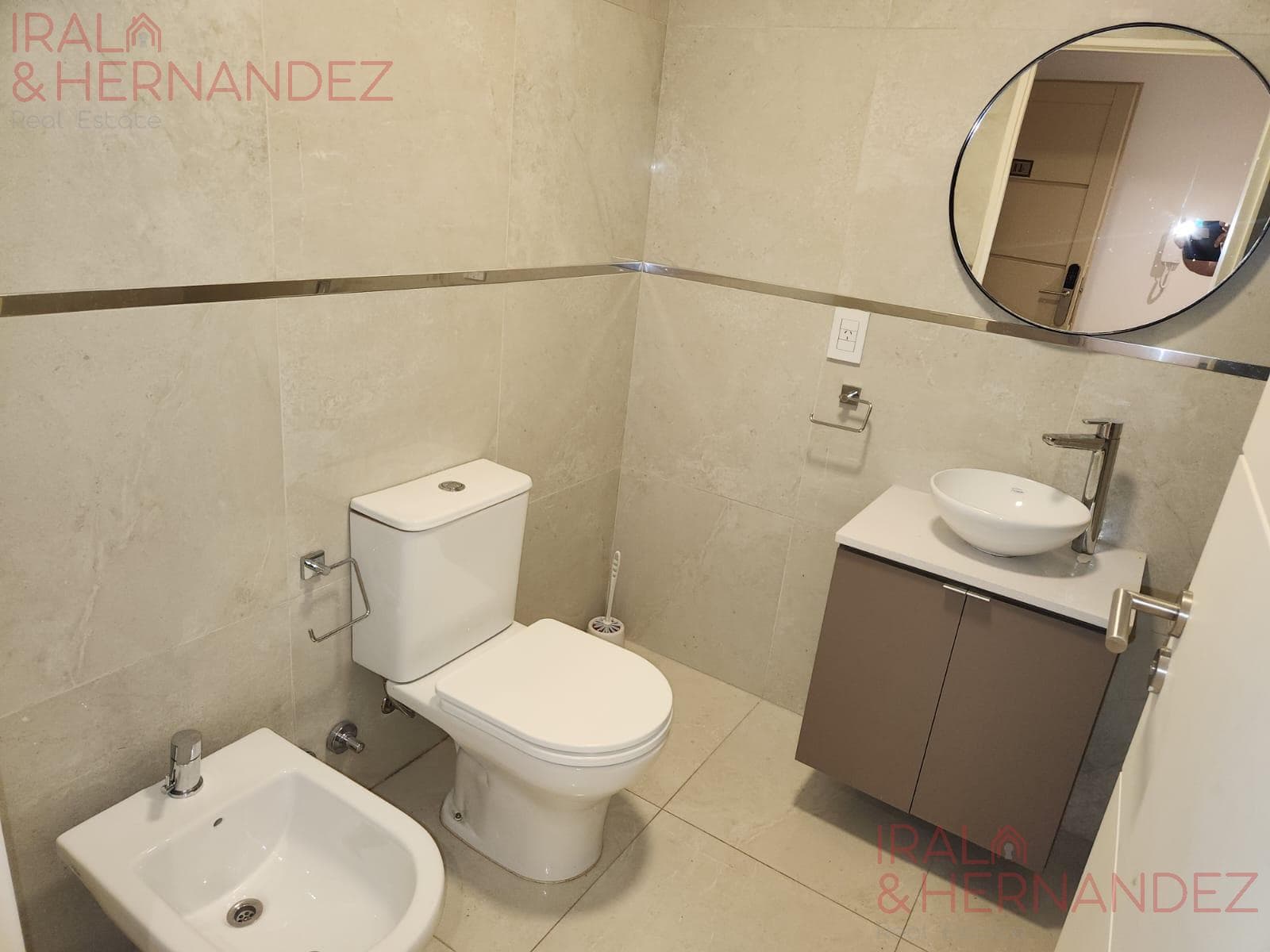 Furnished Studio Apartment for Sale in Monserrat