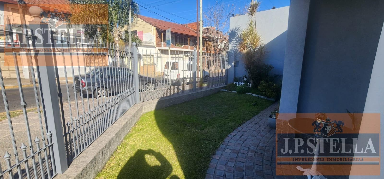 Casa Americana en Esquina C/amplio Quincho - Garage 2 Autos - S.Justo (Ctro)