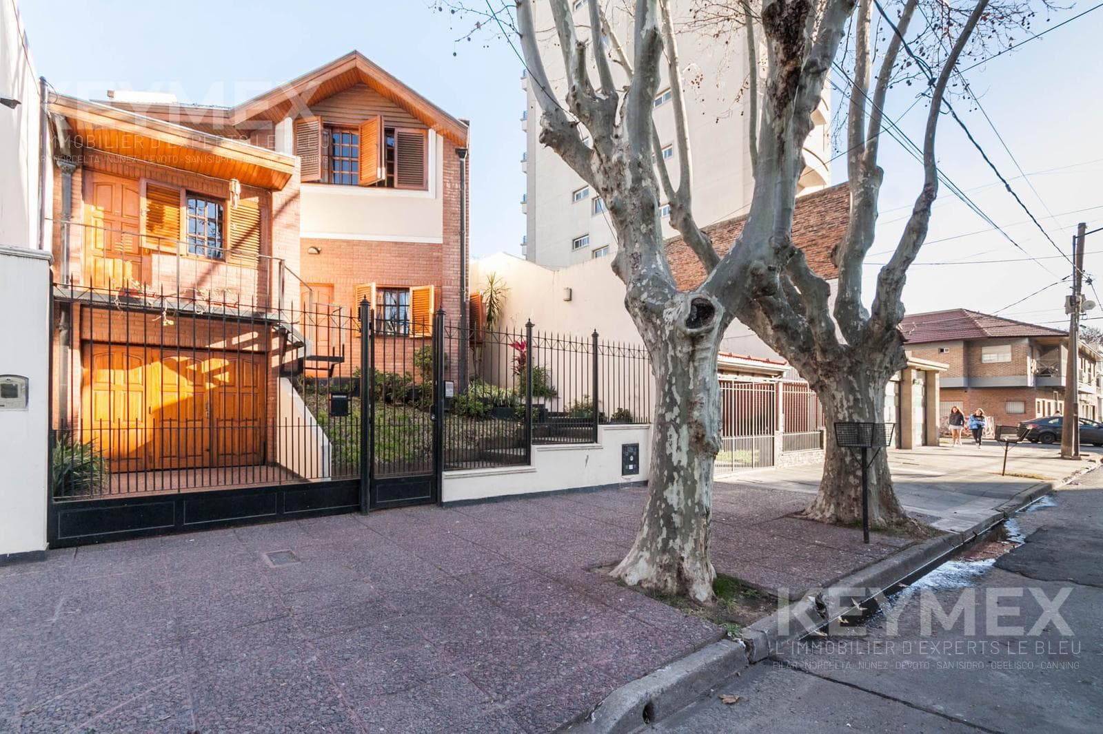 Venta Casa 5 ambientes C/ Pileta en lote propio Lanús, Apto Crédito