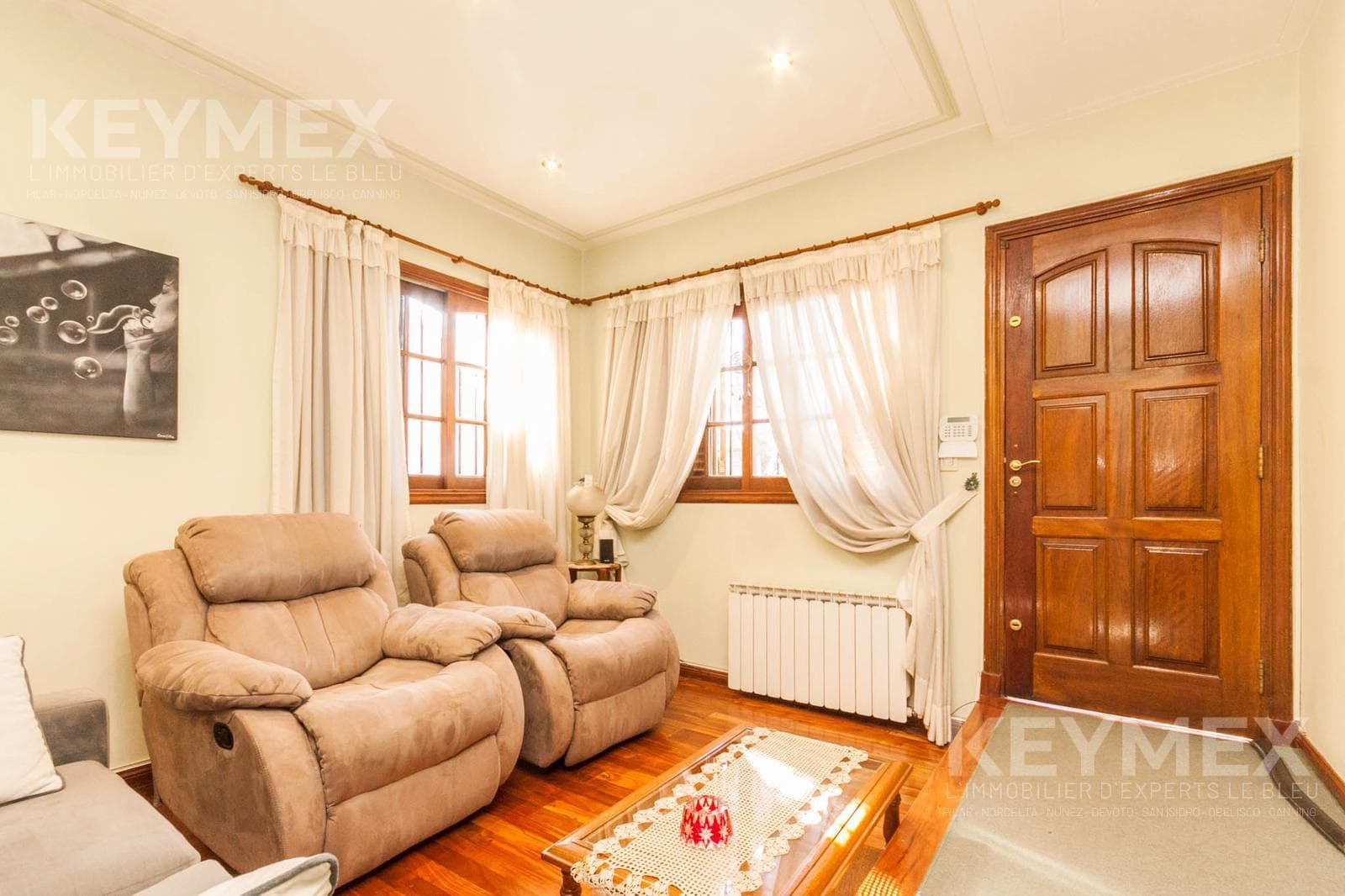 5-Room House for Sale on Its Own Lot with Pool on C/ Pileta in Lanús; Eligible for Financing