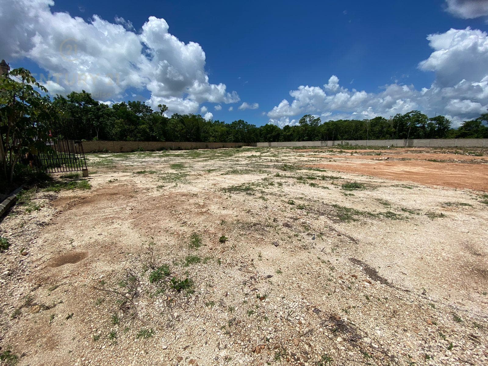 Fenced-in plot of land for RENT near Av. López Portillo C3888
