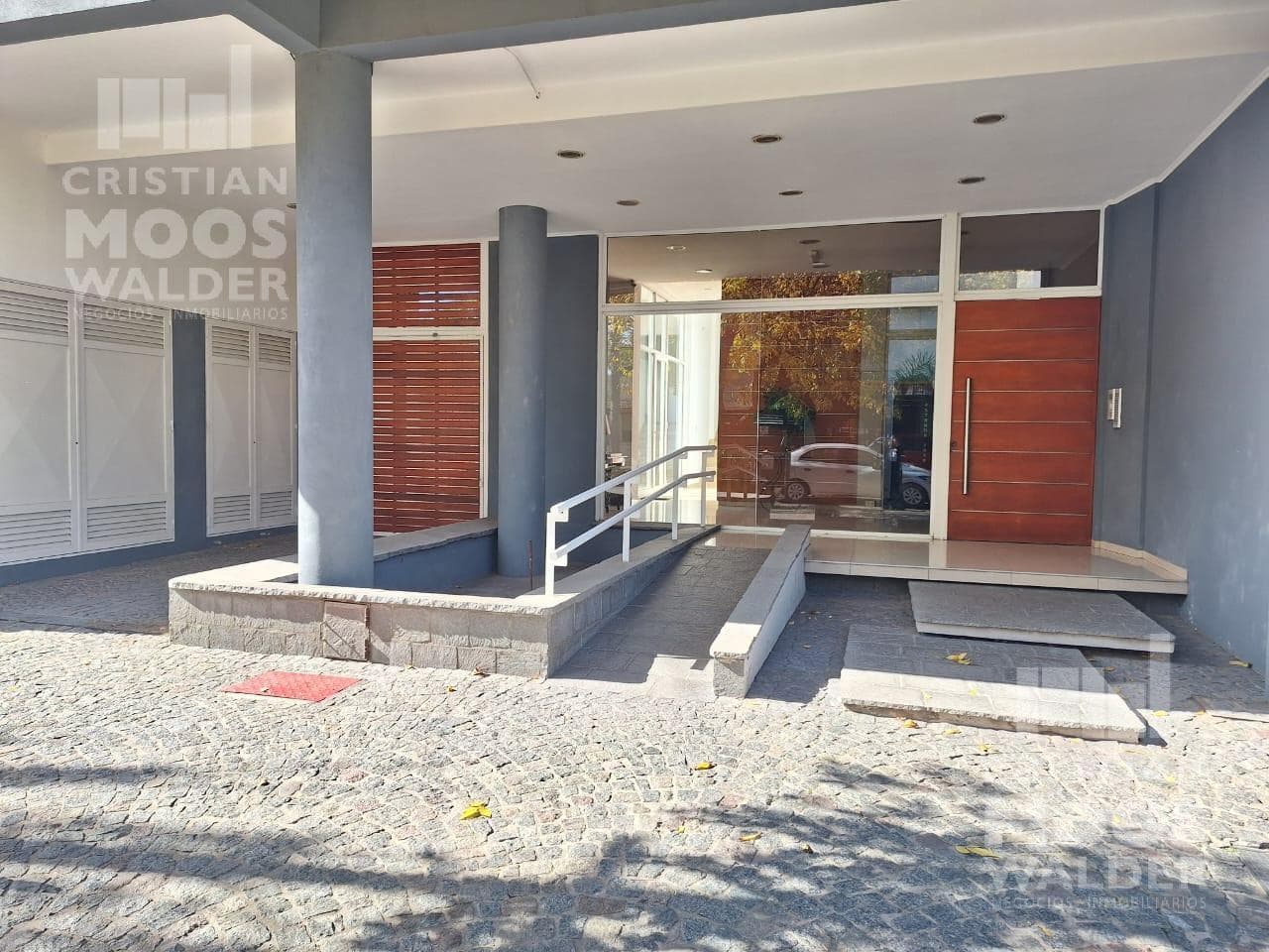 3-room apartment for sale with garage in downtown Escobar