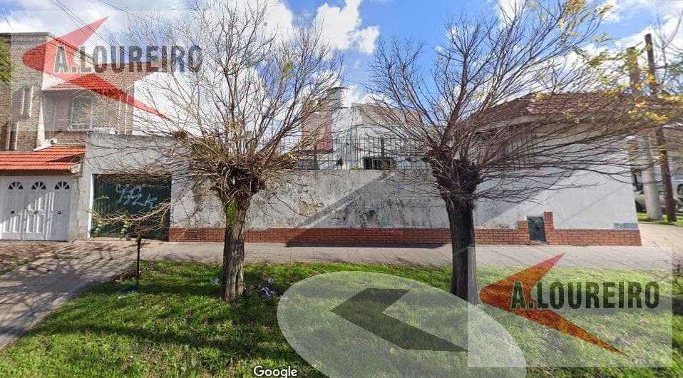 House for sale just one block from Bynnon!!