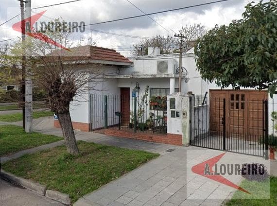 House for sale just one block from Bynnon!!