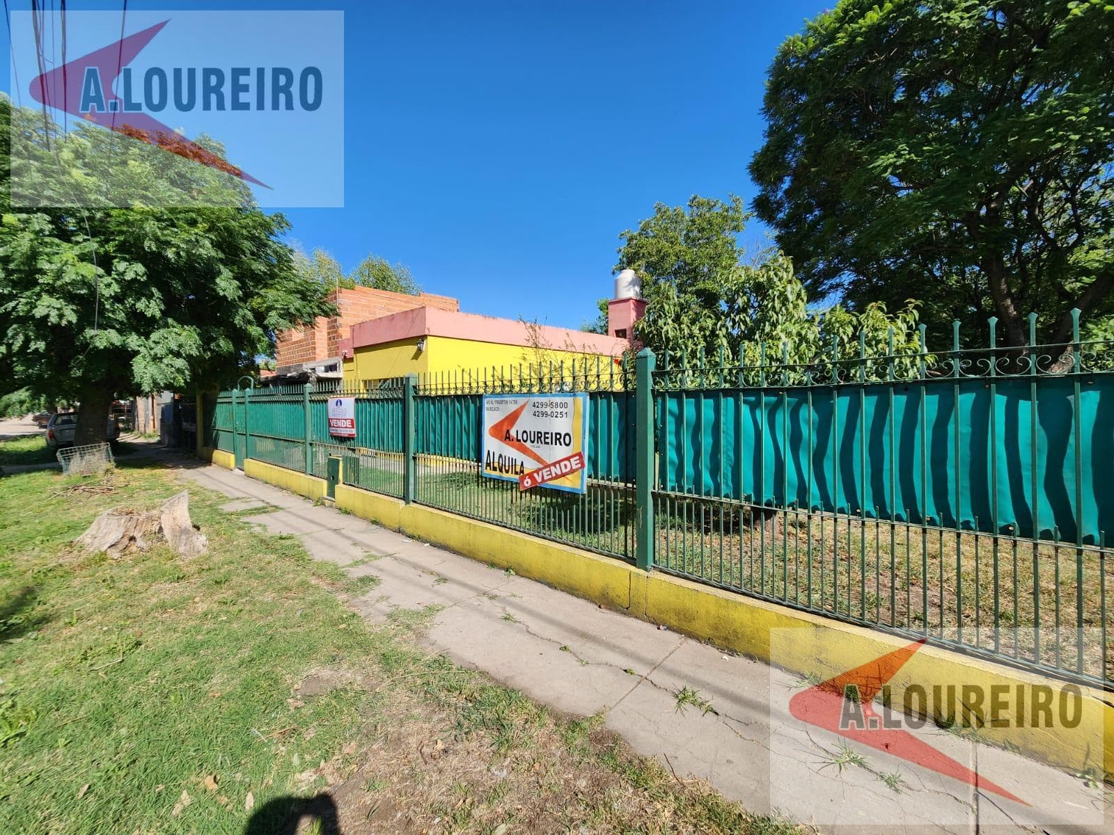House for sale 200 meters from Avenida Seguí