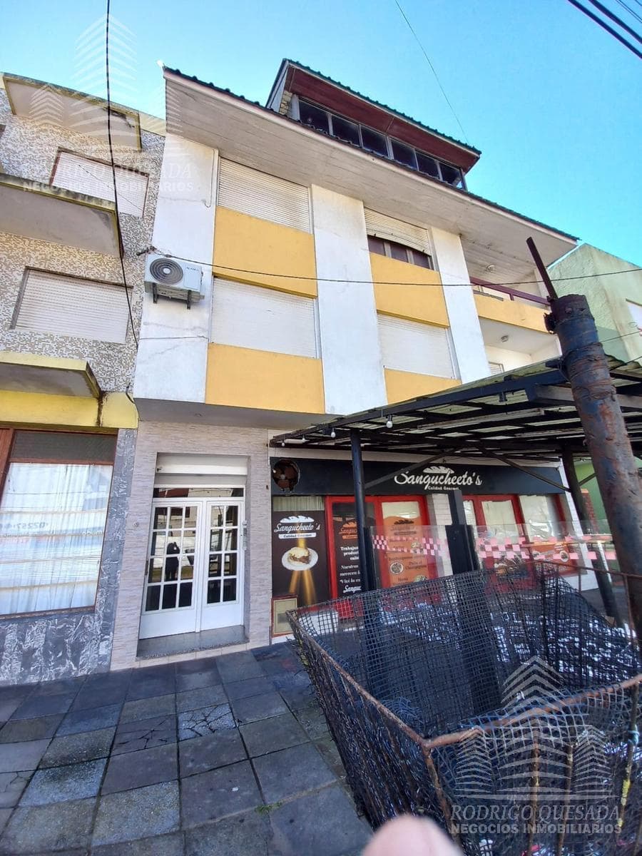 Practical 2-room apartment just a few meters from the ocean—great location!!