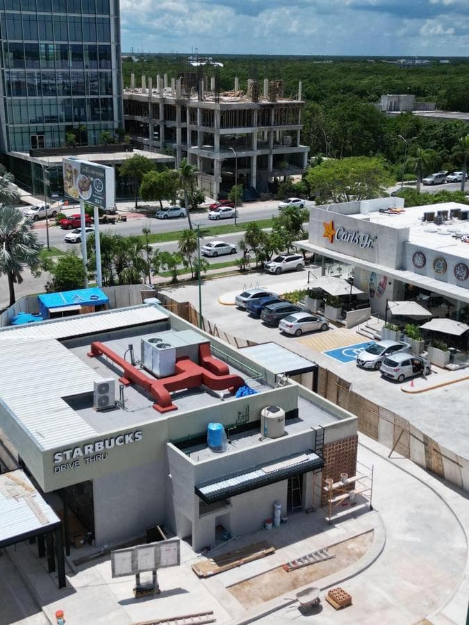 40 M2 FULLY EQUIPPED OFFICE FOR SALE ACROSS FROM STARBUCKS IN PLAYA DEL CARMEN, PLAZA AMERICAS