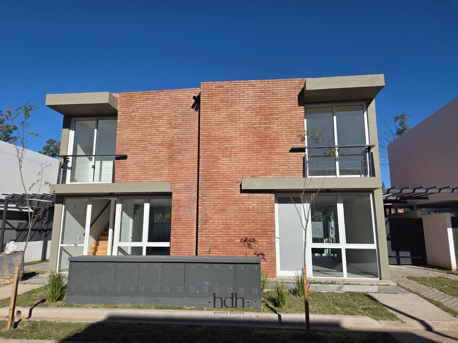 House for Sale in Housing Las Veras: 2-Bedroom Duplex with Patio in Valle Escondido