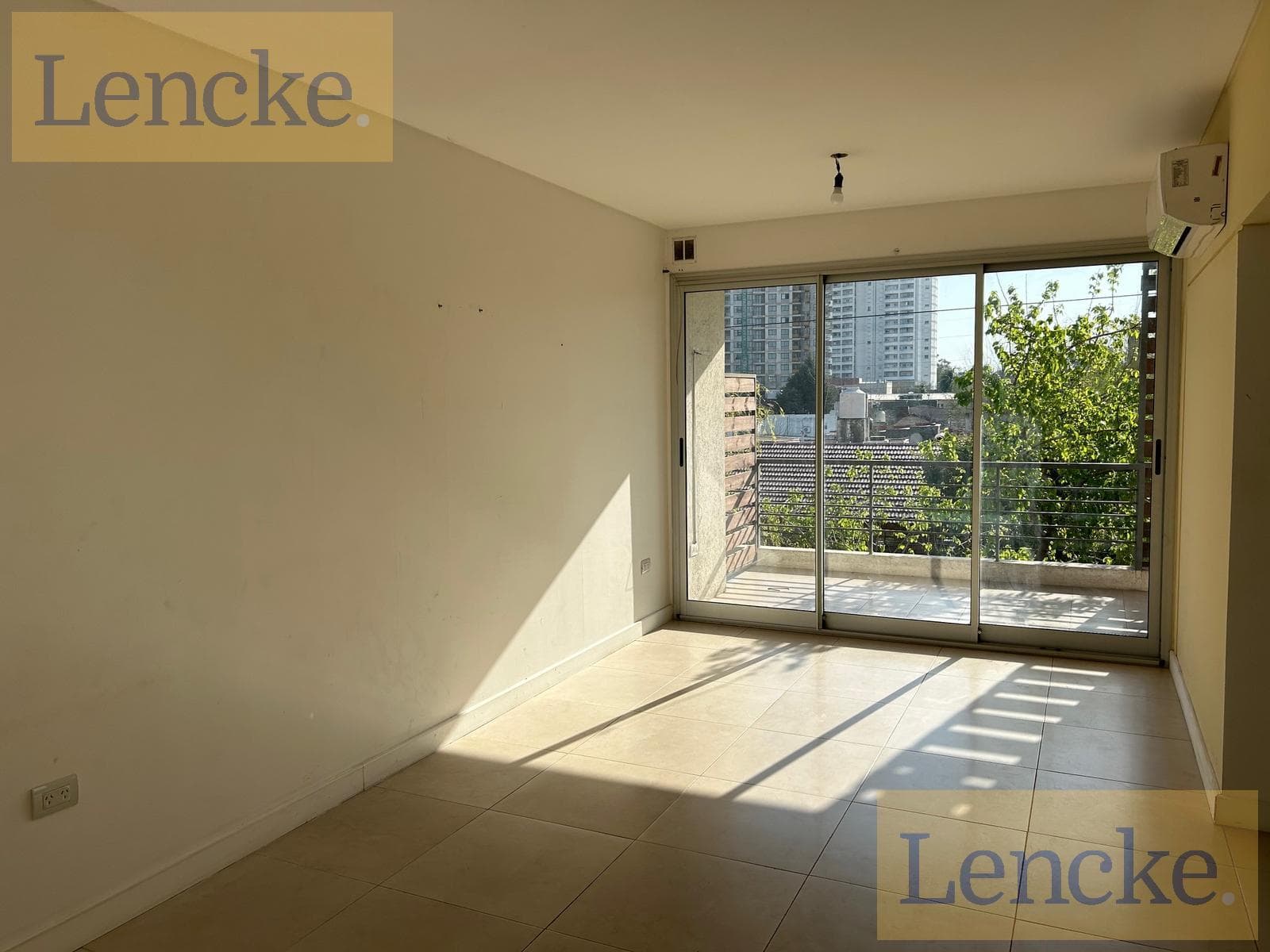 Spacious apartment for sale in Tigre, 2 bedrooms, balcony with grill, garage
