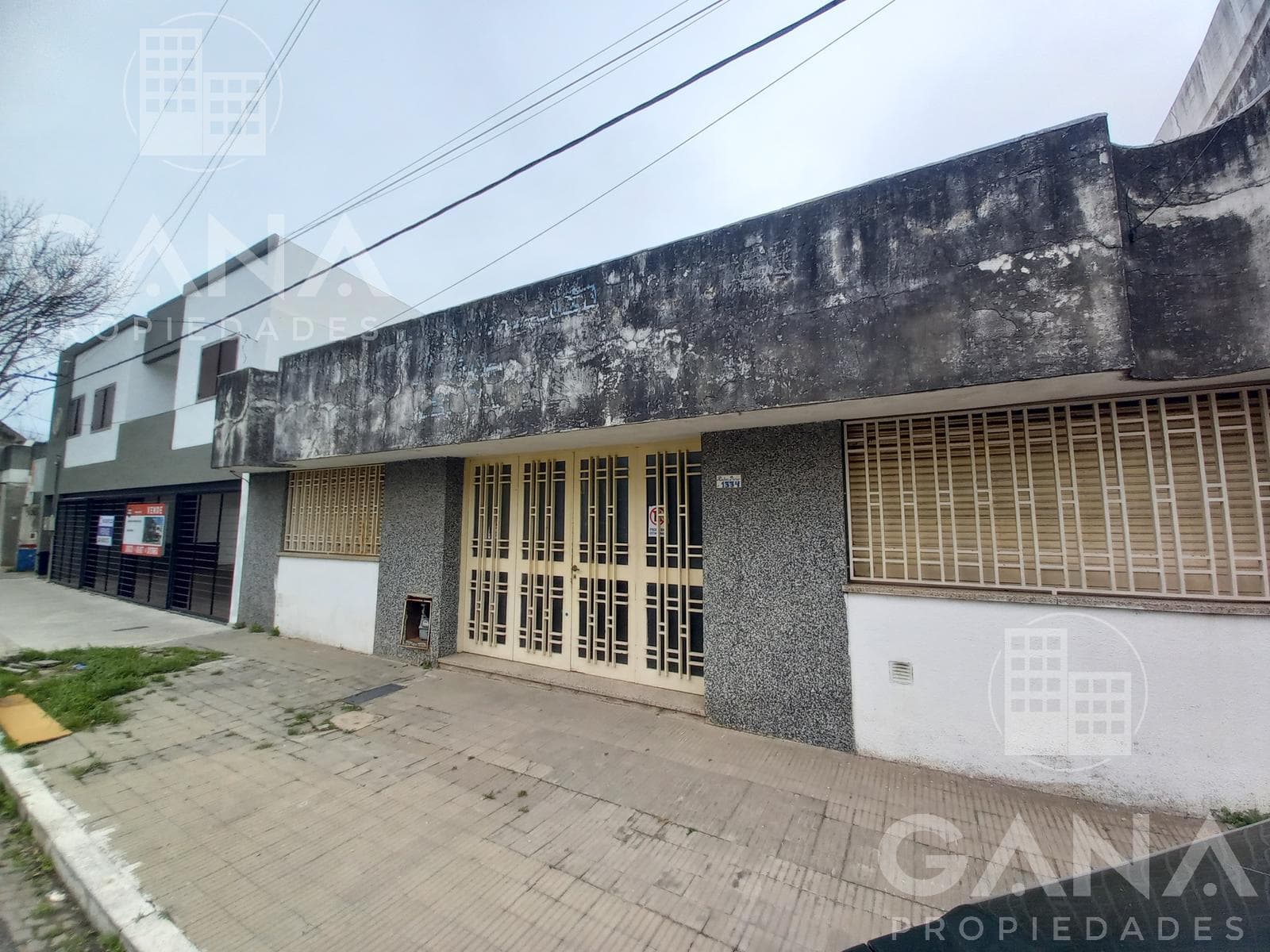 House for sale in the Arroyito neighborhood of Rosario, with offices, a garage, and 10 consultation rooms.