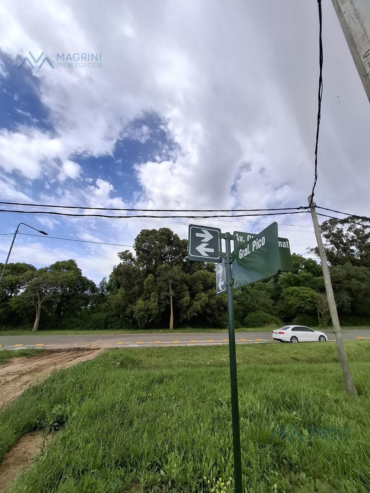 Land in the Maristas area