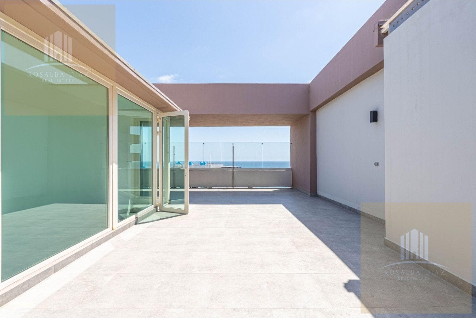 TWO-LEVEL HOUSE-STYLE PENTHOUSE WITH A TERRACE AND OCEAN VIEW IN PLAYAS DE TIJUANA