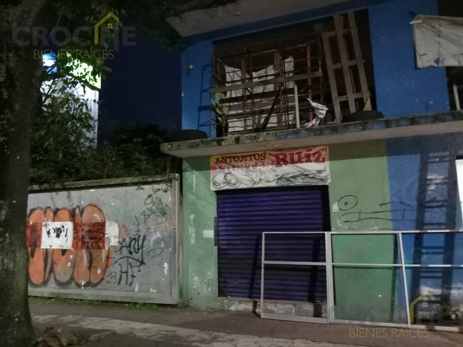 House for Sale with Two Commercial Spaces and Three Houses in the Miguel Alemán Area