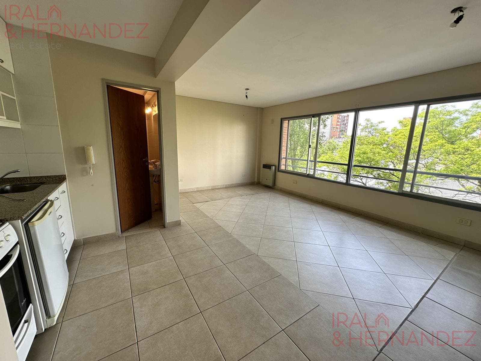 FOR SALE: 2-ROOM APARTMENT IN DOWNTOWN MORÓN