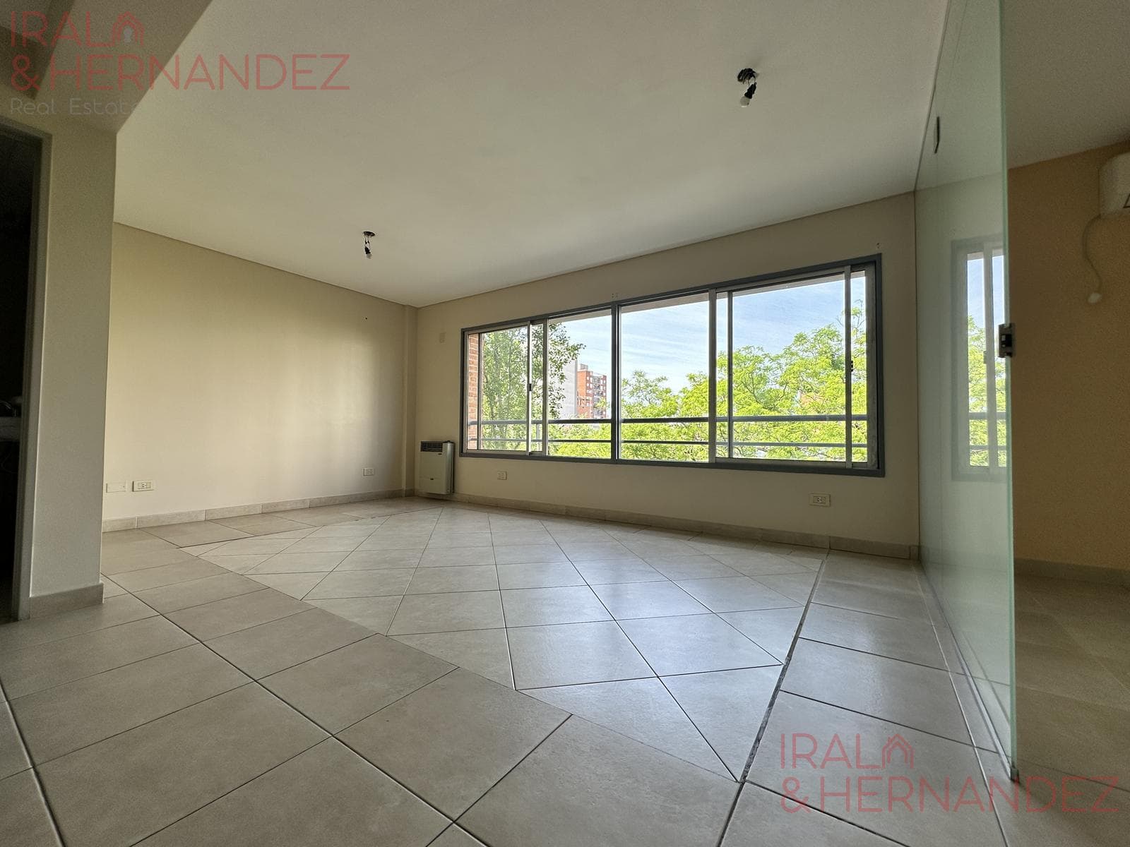 FOR SALE: 2-ROOM APARTMENT IN DOWNTOWN MORÓN