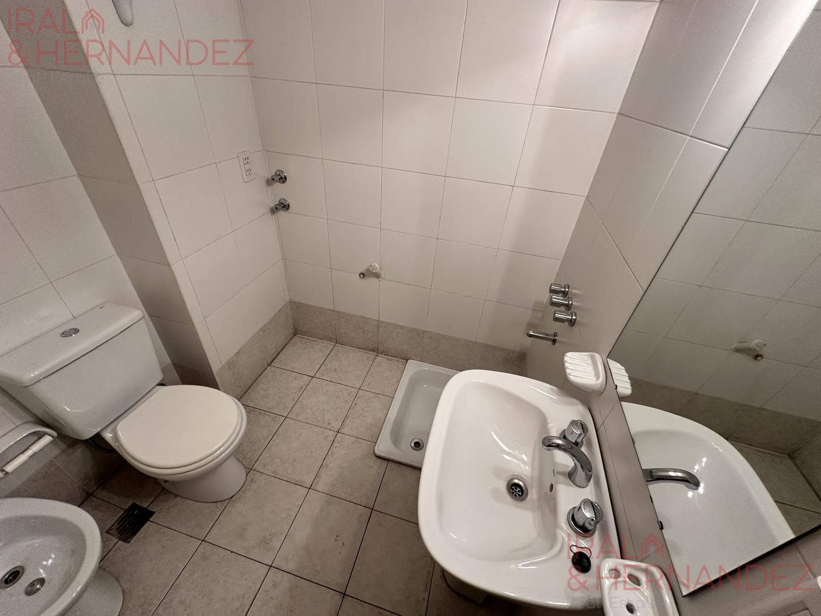 FOR SALE: 2-ROOM APARTMENT IN DOWNTOWN MORÓN