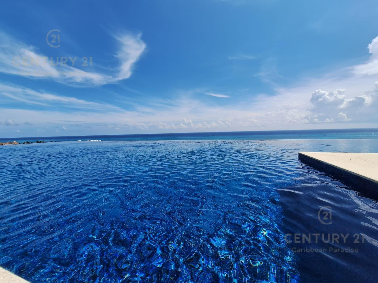 For Rent: Ground-floor apartment with 2 bedrooms and 2.5 bathrooms, including a private Jacuzzi, in the luxurious MARILA Condominium P4261