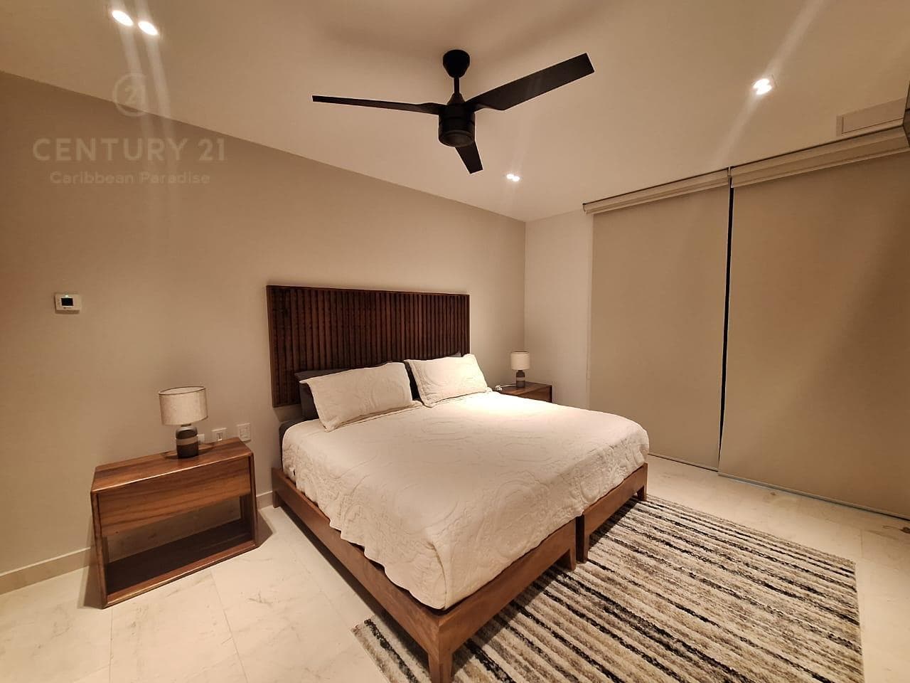 For Rent: Ground-floor apartment with 2 bedrooms and 2.5 bathrooms, including a private Jacuzzi, in the luxurious MARILA Condominium P4261