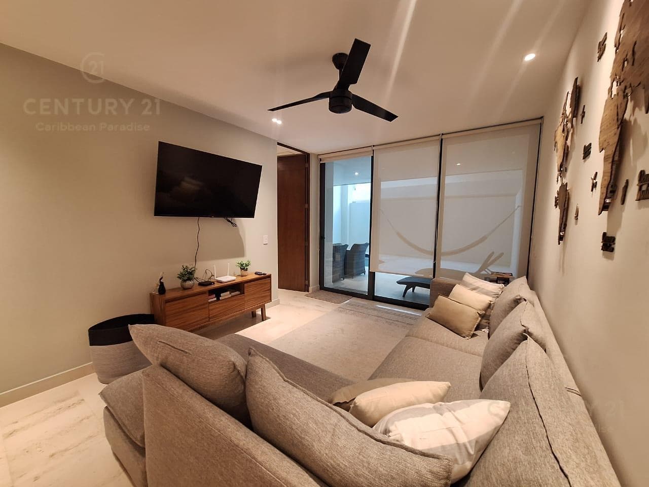 For Rent: Ground-floor apartment with 2 bedrooms and 2.5 bathrooms, including a private Jacuzzi, in the luxurious MARILA Condominium P4261