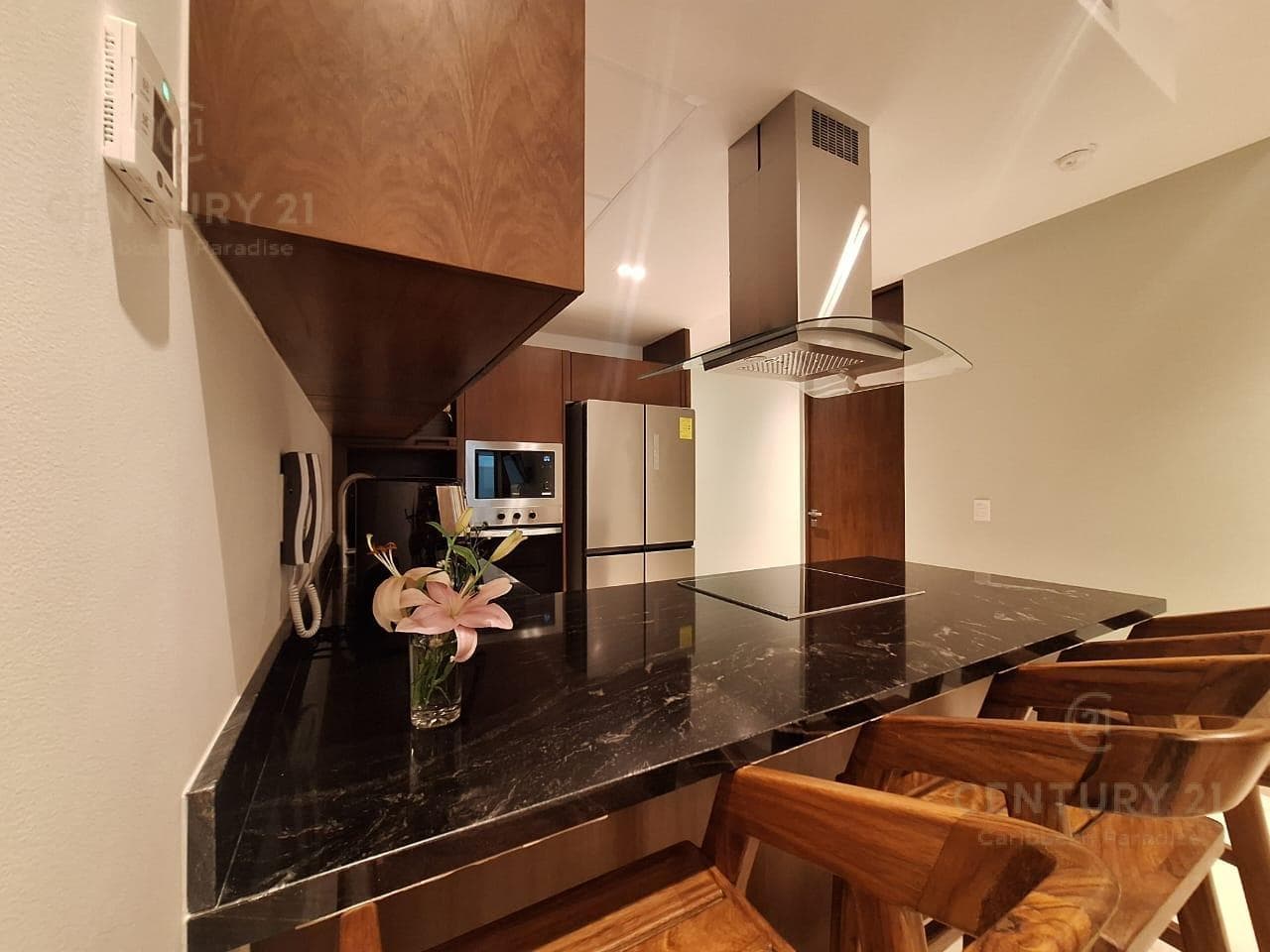 For Rent: Ground-floor apartment with 2 bedrooms and 2.5 bathrooms, including a private Jacuzzi, in the luxurious MARILA Condominium P4261