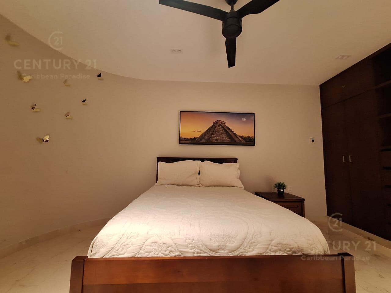 For Rent: Ground-floor apartment with 2 bedrooms and 2.5 bathrooms, including a private Jacuzzi, in the luxurious MARILA Condominium P4261
