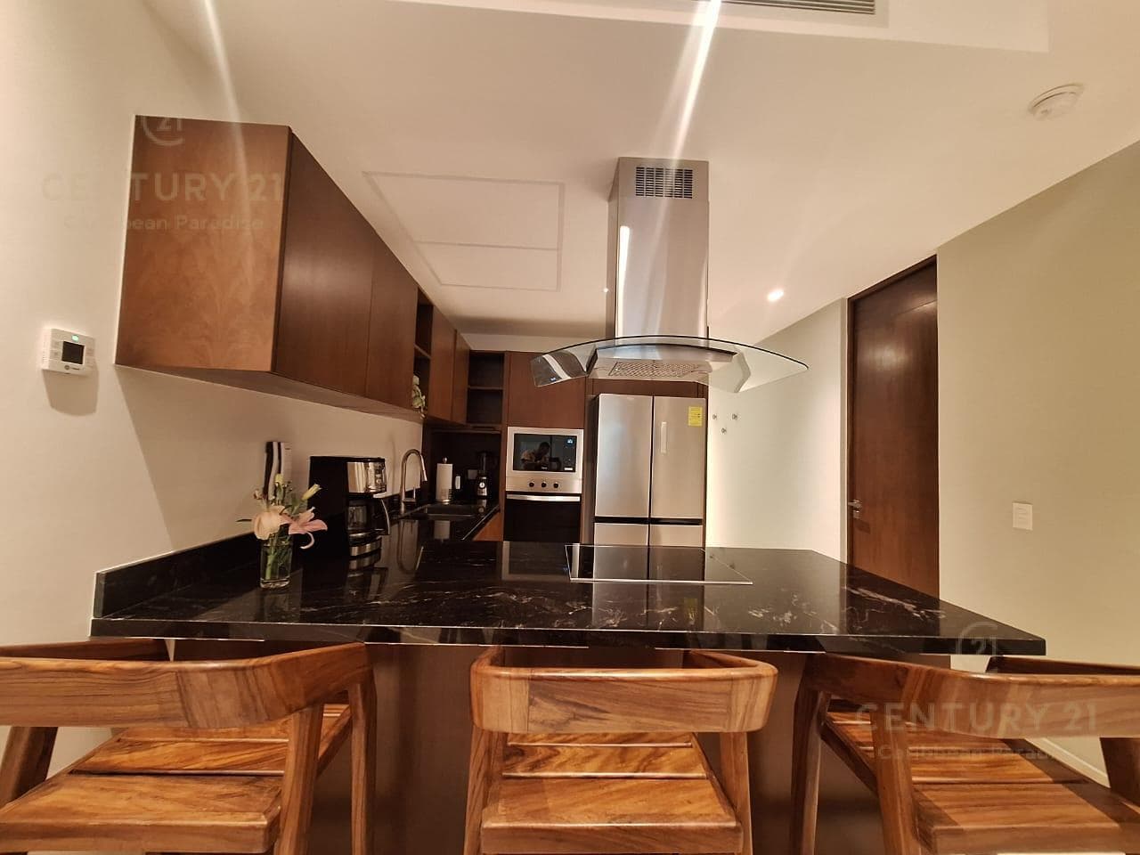 For Rent: Ground-floor apartment with 2 bedrooms and 2.5 bathrooms, including a private Jacuzzi, in the luxurious MARILA Condominium P4261