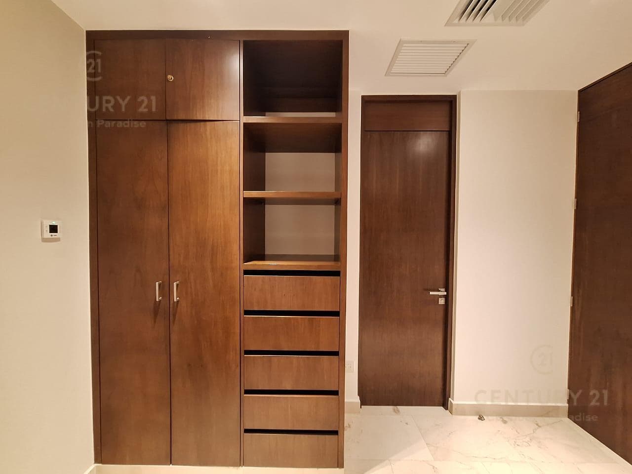 For Rent: Ground-floor apartment with 2 bedrooms and 2.5 bathrooms, including a private Jacuzzi, in the luxurious MARILA Condominium P4261