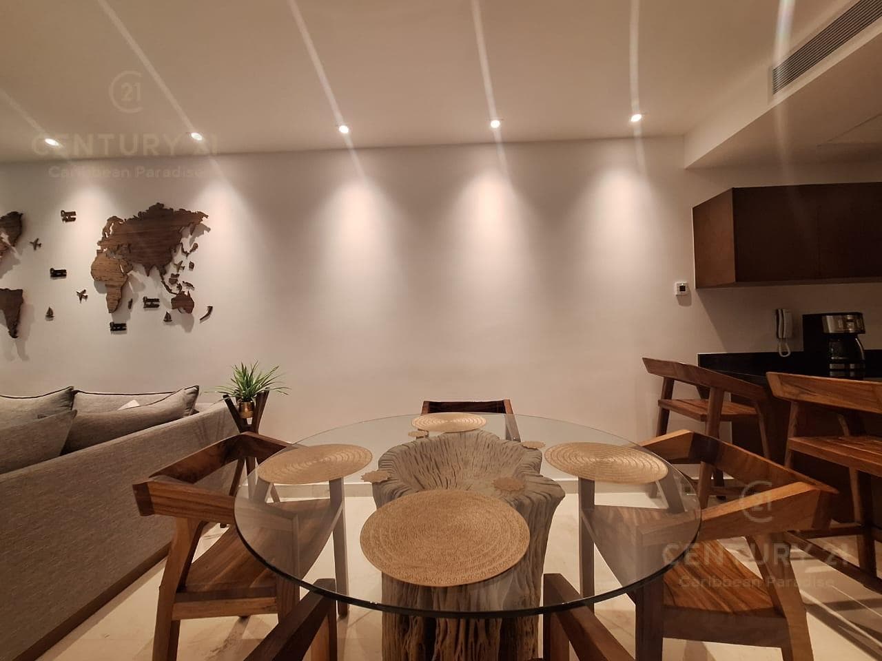 For Rent: Ground-floor apartment with 2 bedrooms and 2.5 bathrooms, including a private Jacuzzi, in the luxurious MARILA Condominium P4261