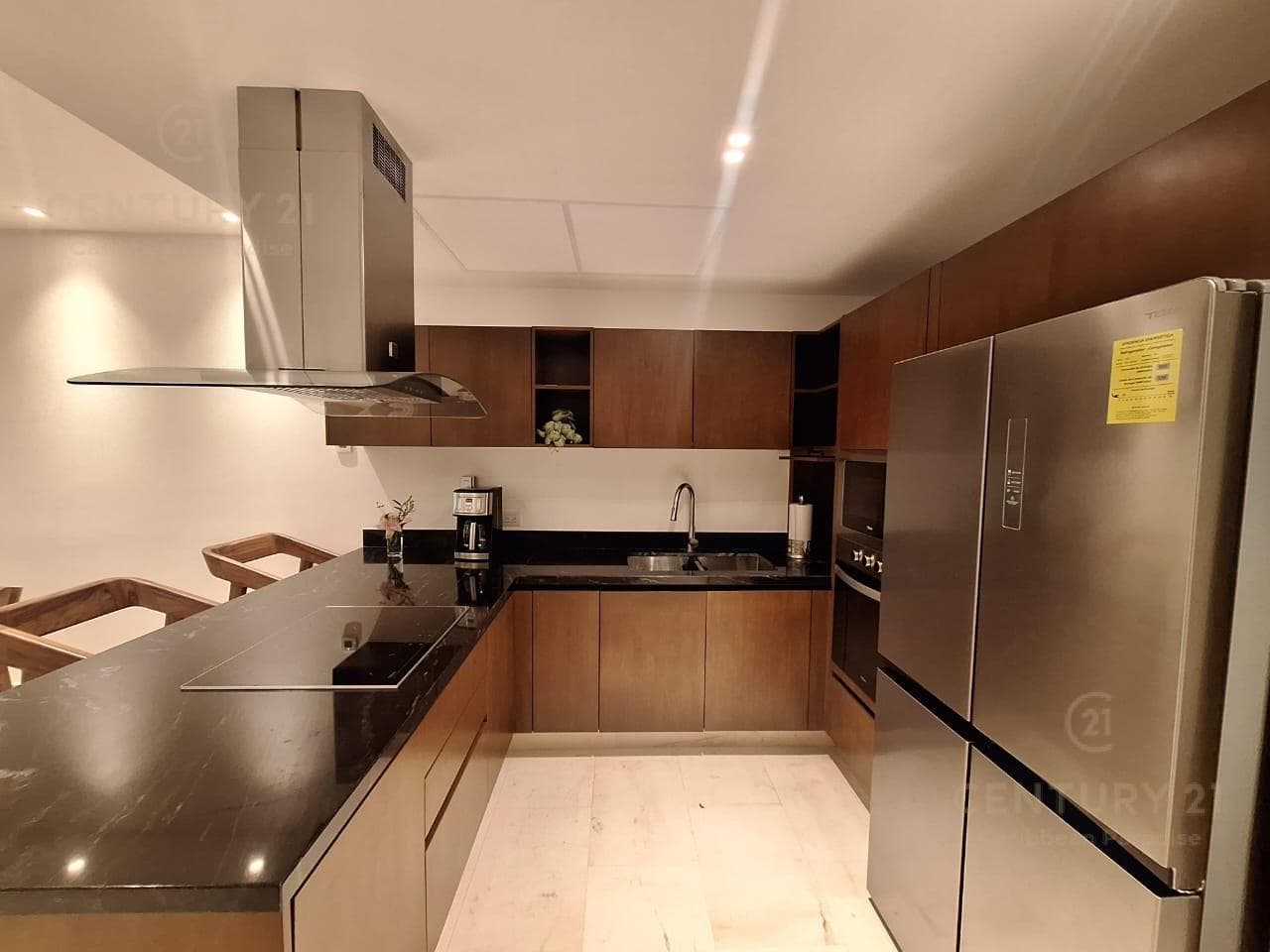 For Rent: Ground-floor apartment with 2 bedrooms and 2.5 bathrooms, including a private Jacuzzi, in the luxurious MARILA Condominium P4261