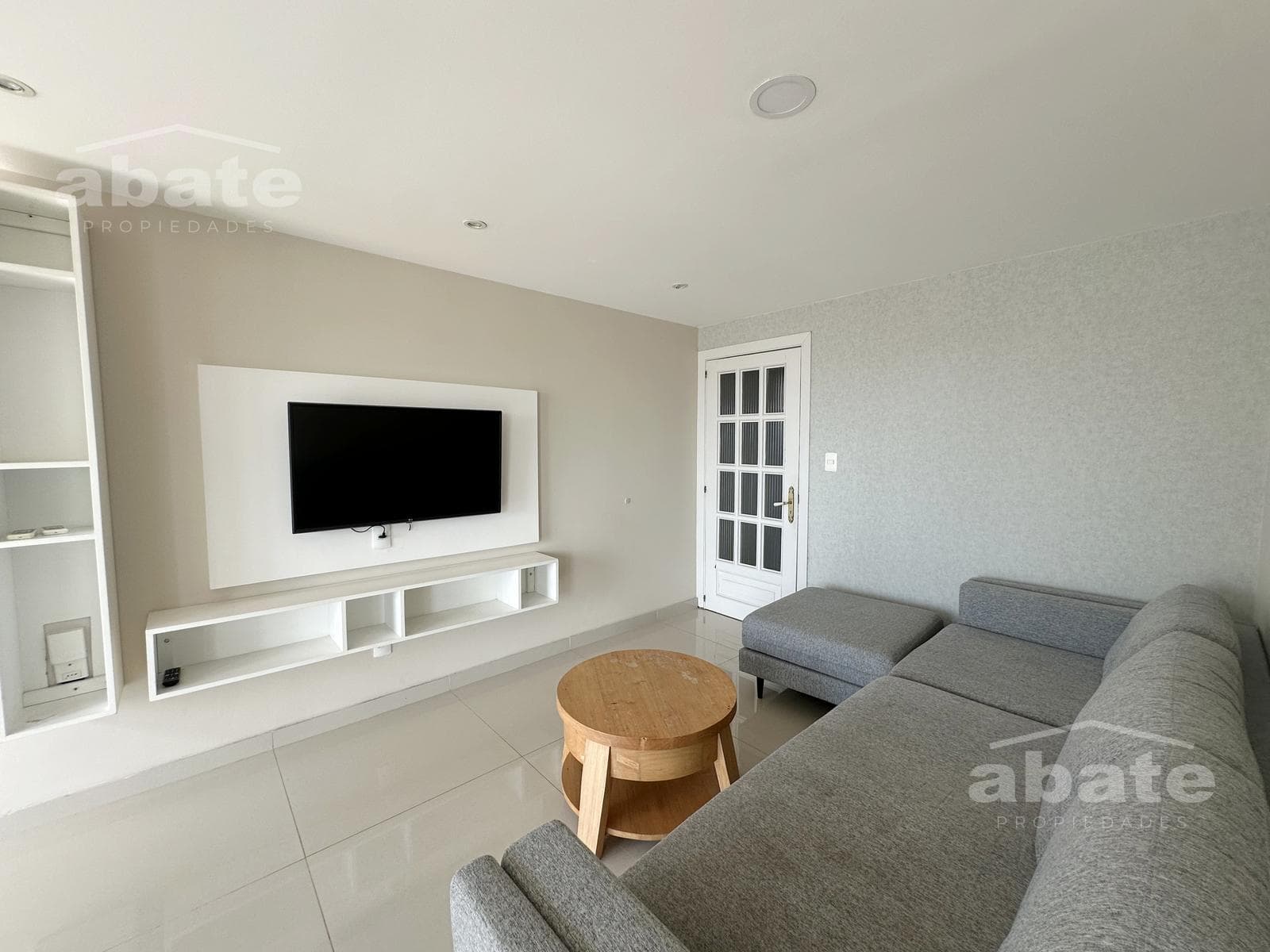 Furnished 2-bedroom penthouse for rent in Punta Carretas. 10th floor