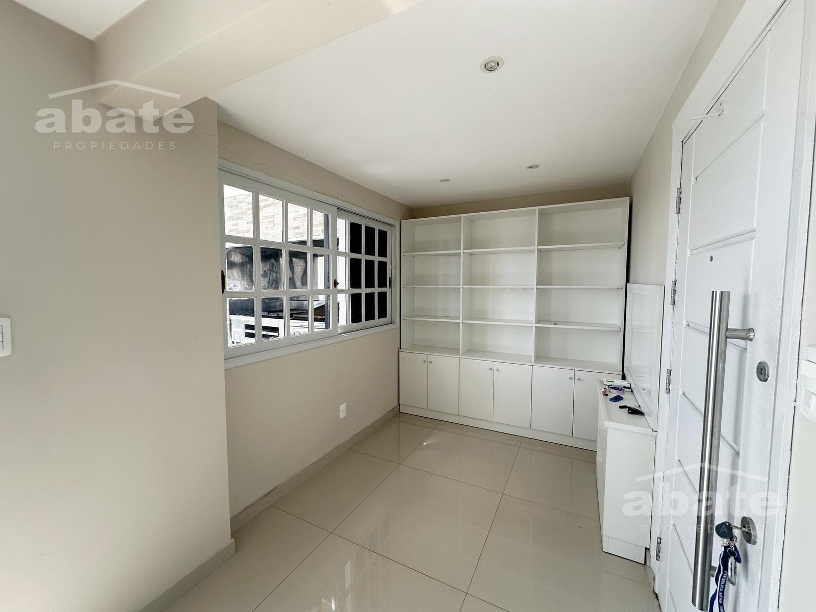 Furnished 2-bedroom penthouse for rent in Punta Carretas. 10th floor