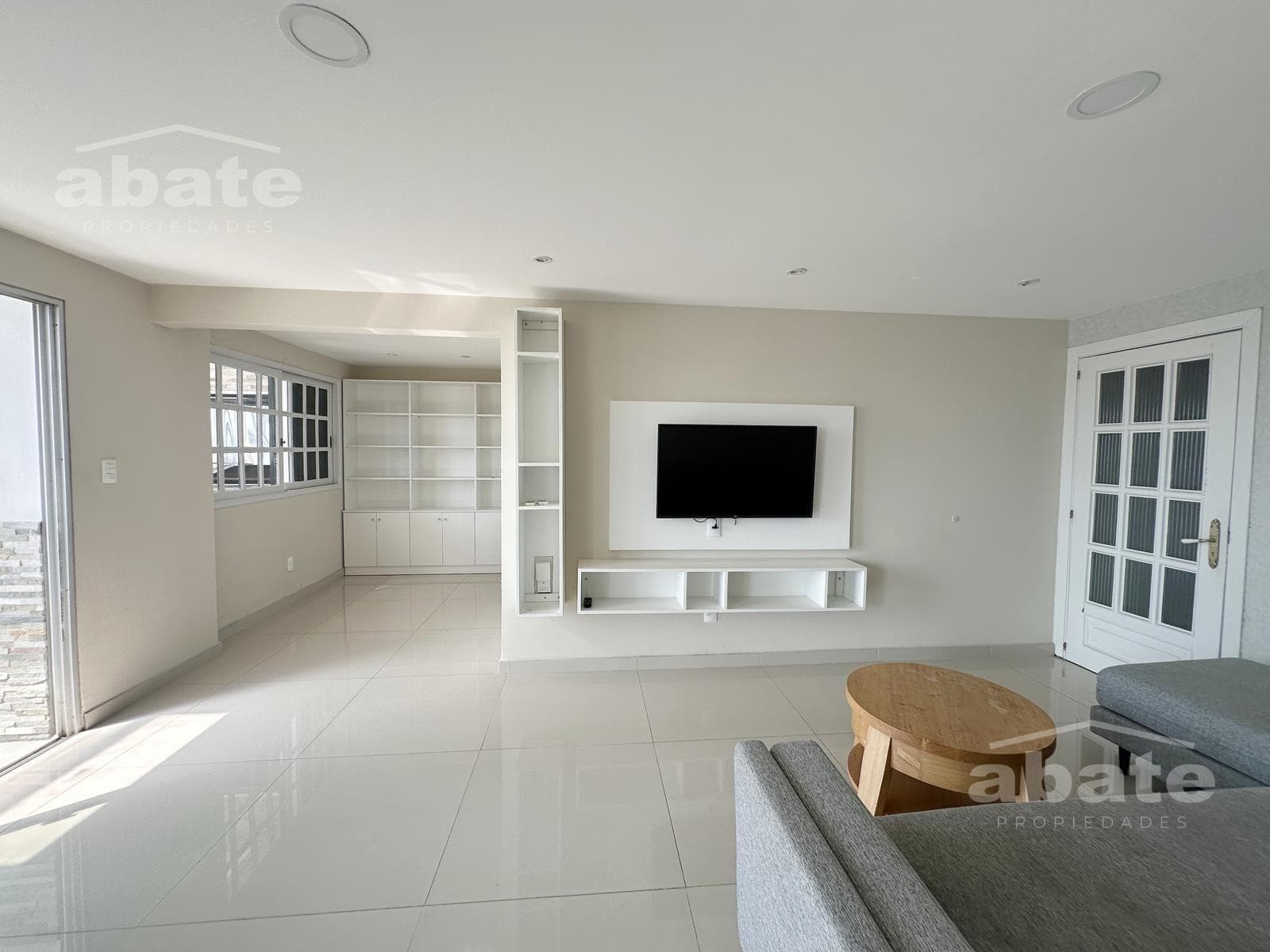 Alquiler Penthouse 2 dormitorios con muebles en Punta Carretas. Piso 10