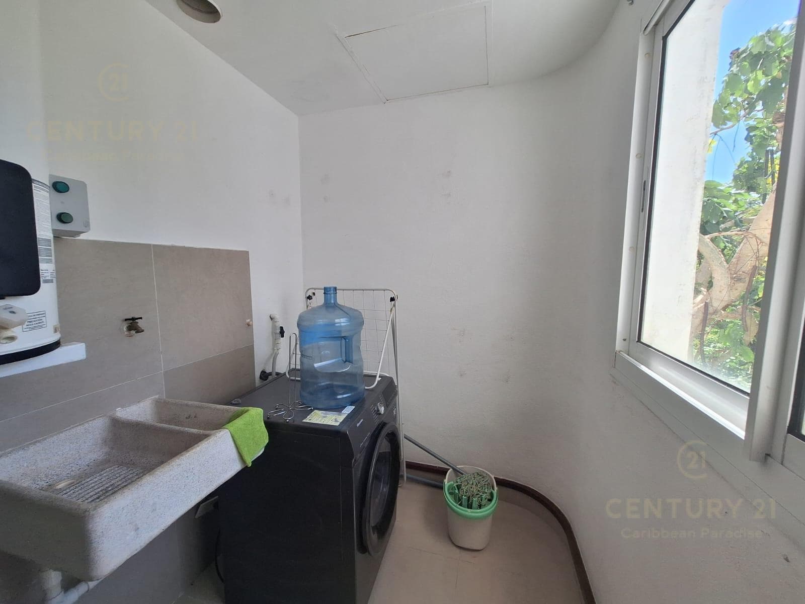 FOR SALE: Exclusive 1-Bedroom Apartment in Downtown Playa del Carmen: Space and Elegance in 103 m² P4267