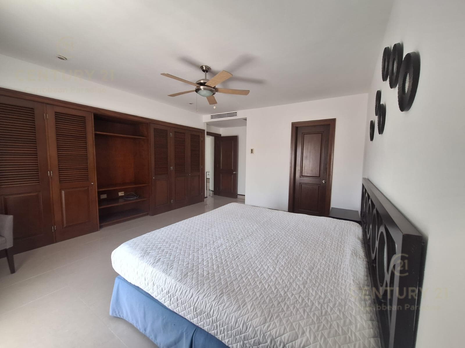 FOR SALE: Exclusive 1-Bedroom Apartment in Downtown Playa del Carmen: Space and Elegance in 103 m² P4267