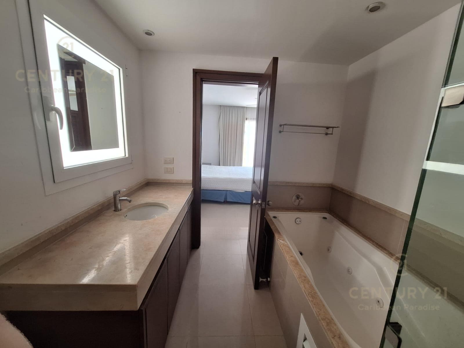 FOR SALE: Exclusive 1-Bedroom Apartment in Downtown Playa del Carmen: Space and Elegance in 103 m² P4267