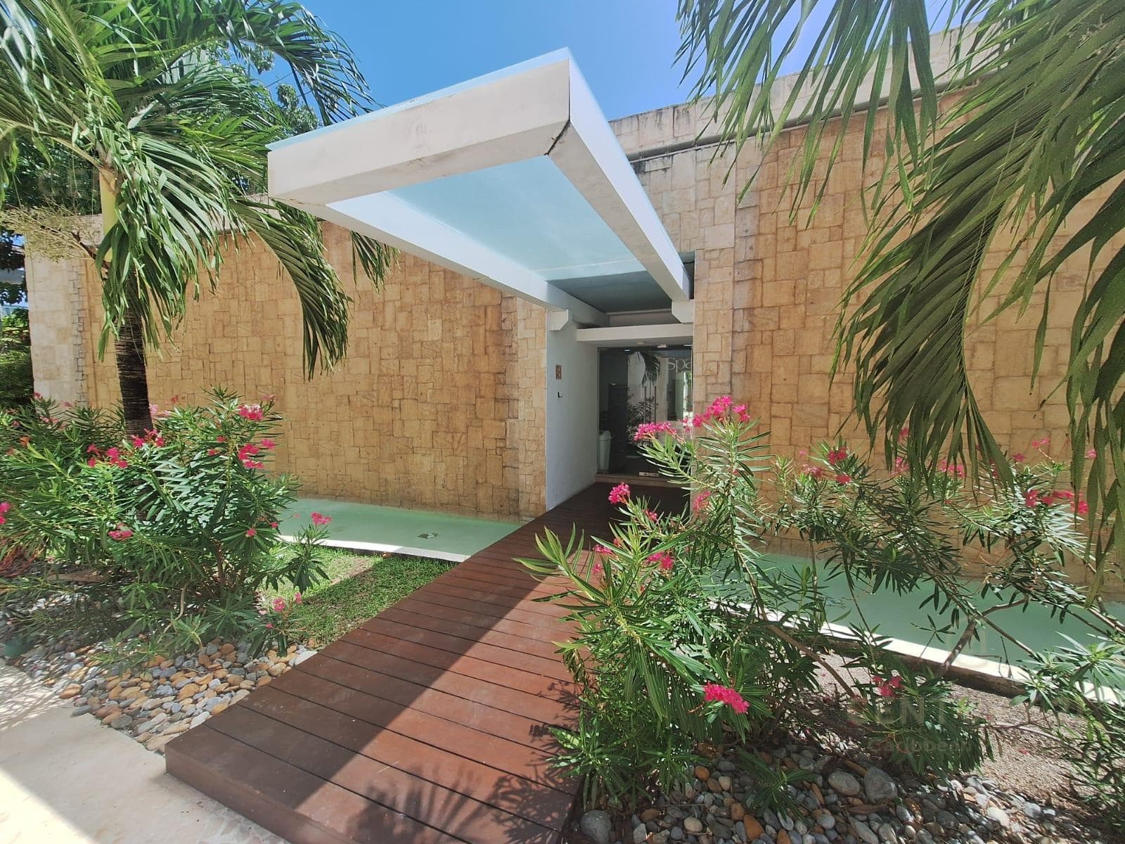 FOR SALE: Exclusive 1-Bedroom Apartment in Downtown Playa del Carmen: Space and Elegance in 103 m² P4267
