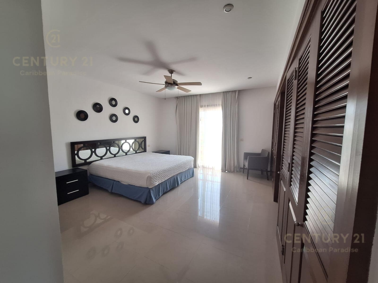 FOR SALE: Exclusive 1-Bedroom Apartment in Downtown Playa del Carmen: Space and Elegance in 103 m² P4267